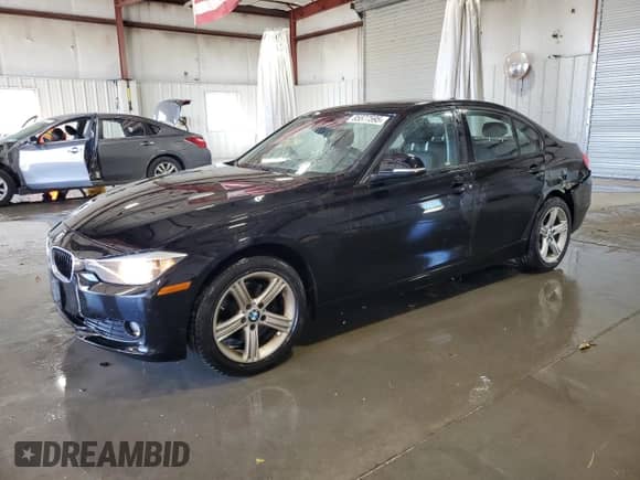 2015 BMW 3 Series 320i xDrive z VIN WBA3C3G59FNS76323, wystawiony jako Copart lot #85577595 z przebiegiem 100 163 mil mil oraz Szkoda całkowita • Salvage title. Historia ofert i sprzedaży dostępna na DreamBid. Obrazek 1.