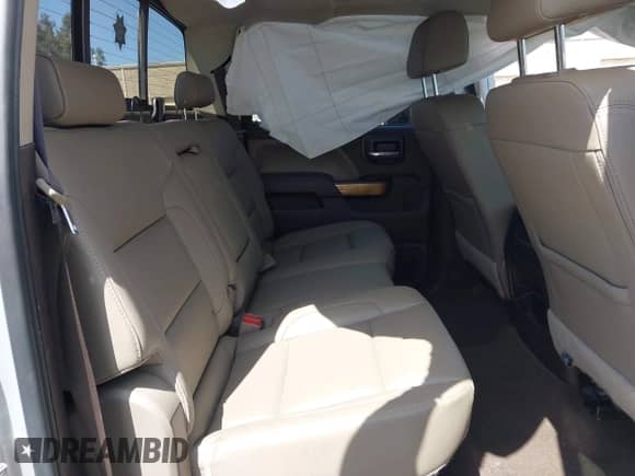 2017 Chevrolet Silverado 2500HD LTZ z VIN 1GC1KWEY9HF147801, wystawiony jako IAAI lot #42299119 z przebiegiem 95 162 mil mil oraz . Historia ofert i sprzedaży dostępna na DreamBid. Obrazek 8.