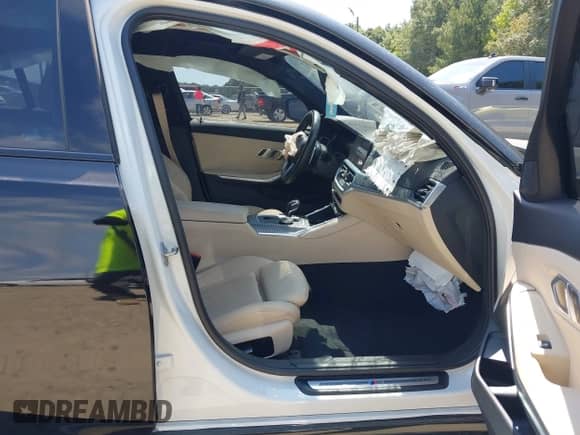 2022 BMW 3 Series M340i z VIN 3MW5U7J06N8C25602, wystawiony jako IAAI lot #43132526 z przebiegiem 73 771 mil mil oraz . Historia ofert i sprzedaży dostępna na DreamBid. Obrazek 5.