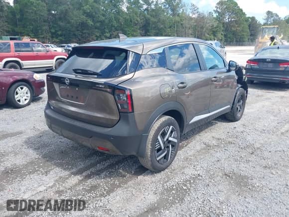 2025 Nissan Kicks SV с VIN 3N8AP6CA8SL410384, выставлен на аукционе IAAI как лот 42952420 с пробегом 2 770 миль миль и . История ставок и продаж доступна на DreamBid. Изображение 4.