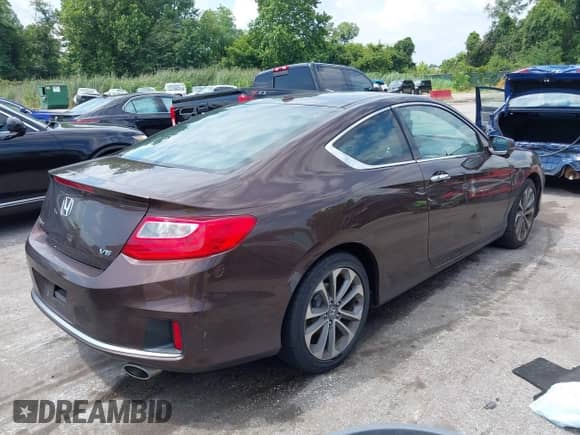 2015 Honda Accord EX-L z VIN 1HGCT2B81FA003447, wystawiony jako IAAI lot #42962039 z przebiegiem 93 126 mil mil oraz . Historia ofert i sprzedaży dostępna na DreamBid. Obrazek 4.