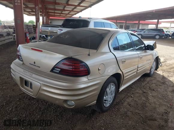 2001 Pontiac Grand Am SE z VIN 1G2NE52T81M582634, wystawiony jako IAAI lot #42652160 z przebiegiem Nie podano mil oraz . Historia ofert i sprzedaży dostępna na DreamBid. Obrazek 4.