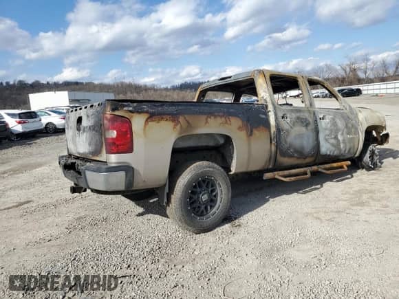 2007 Chevrolet Silverado 2500HD 1LT with VIN 1GCHK23K37F532050, listed as a Copart auction lot 50313795 with Not provided miles and Salvage title. Bid and sale history available at DreamBid. Image 3.