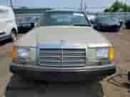 1989 Mercedes-Benz 300 E with VIN WDBEA30D8KA823147, listed as a Copart auction lot 60485455 with 126,614 mi miles and Salvage title. Bid and sale history available at DreamBid. Image 5.