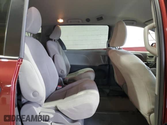 2019 Toyota Sienna L z VIN 5TDZZ3DC7KS993564, wystawiony jako Copart lot #80819215 z przebiegiem 111 462 mil mil oraz Szkoda całkowita • Salvage title. Historia ofert i sprzedaży dostępna na DreamBid. Obrazek 11.