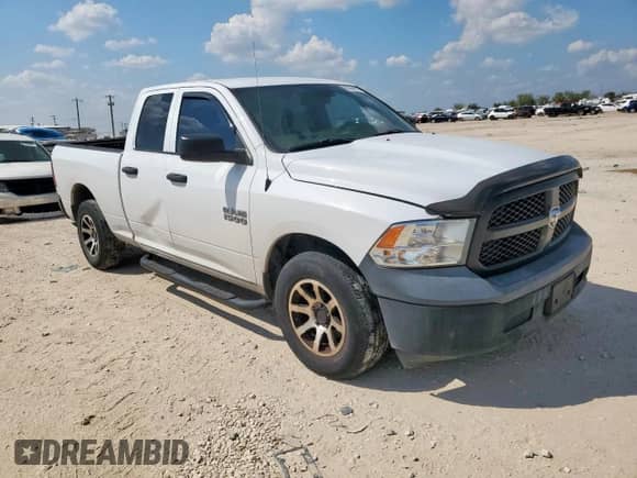 2018 Ram 1500 Tradesman z VIN 1C6RR6FG3JS336310, wystawiony jako Copart lot #82068495 z przebiegiem 107 369 mil mil oraz Szkoda całkowita • Salvage title. Historia ofert i sprzedaży dostępna na DreamBid. Obrazek 4.