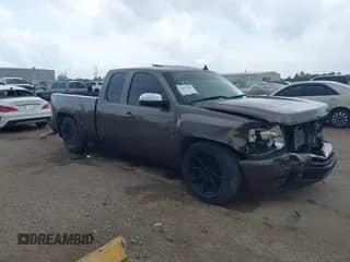 2007 Chevrolet Silverado 1500 1LT with VIN 1GCEC19J67Z508686, listed as a IAAI auction lot 42162260 with 176,340 mi miles and . Bid and sale history available at DreamBid. Image 1.