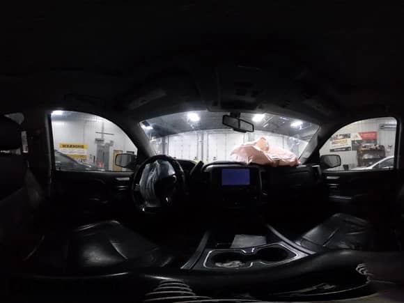 2017 Chevrolet Silverado 1500 LTZ z VIN 3GCUKSEJ3HG382718, wystawiony jako IAAI lot #41426789 z przebiegiem 145 620 mil mil oraz . Historia ofert i sprzedaży dostępna na DreamBid. Obrazek 18.