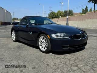2007 BMW Z4 3.0i с VIN 4USBU33537LW73163, выставлен на аукционе Copart как лот 85317725 с пробегом 57 200 миль миль и Чистый • Clean title. История ставок и продаж доступна на DreamBid. Изображение 1.