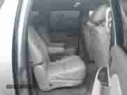 2010 Chevrolet Suburban LTZ z VIN 1GNUCKE04AR187938, wystawiony jako IAAI lot #41555621 z przebiegiem 127 516 mil mil oraz . Historia ofert i sprzedaży dostępna na DreamBid. Obrazek 8.