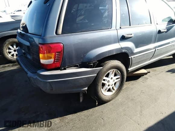 2003 Jeep Grand Cherokee Laredo z VIN 1J4GX48S93C618955, wystawiony jako IAAI lot #34580156 z przebiegiem 183 875 mil mil oraz . Historia ofert i sprzedaży dostępna na DreamBid. Obrazek 6.