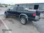 2000 Chevrolet S-10 LS ZR2 z VIN 1GCCT19W6Y8135045, wystawiony jako IAAI lot #42186941 z przebiegiem 168 145 mil mil oraz . Historia ofert i sprzedaży dostępna na DreamBid. Obrazek 3.