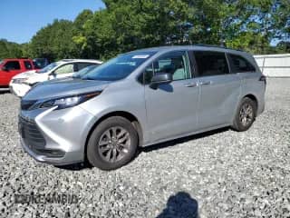 2021 Toyota Sienna LE with VIN 5TDKSKFC9MS013865, listed as a Copart auction lot 65688565 with 211,791 mi miles and Salvage title. Bid and sale history available at DreamBid. Image 1.