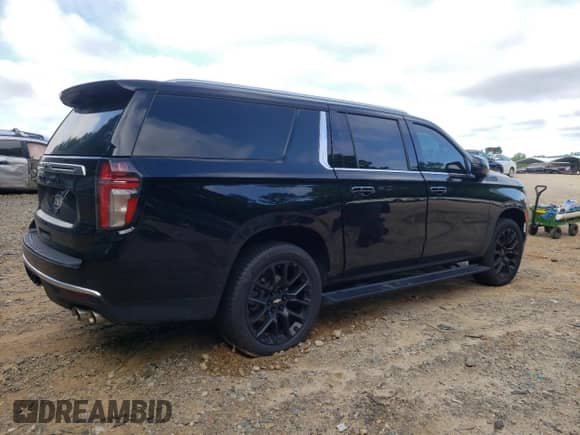 2022 Chevrolet Suburban High Country with VIN 1GNSKGKL4NR167667, listed as a Copart auction lot 59967575 with 45,694 mi miles and Salvage title. Bid and sale history available at DreamBid. Image 3.