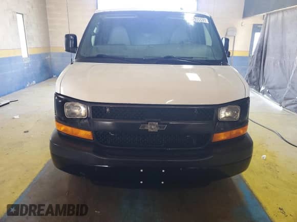 2015 Chevrolet Express Cargo z VIN 1GCWGFCF0F1219441, wystawiony jako Copart lot #84630885 z przebiegiem 163 050 mil mil oraz Czysty tytuł • Clean title. Historia ofert i sprzedaży dostępna na DreamBid. Obrazek 5.
