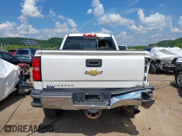 2018 Chevrolet Silverado 2500HD LT z VIN 1GC1KVEG9JF188050, wystawiony jako IAAI lot #42696983 z przebiegiem 103 599 mil mil oraz . Historia ofert i sprzedaży dostępna na DreamBid. Obrazek 16.