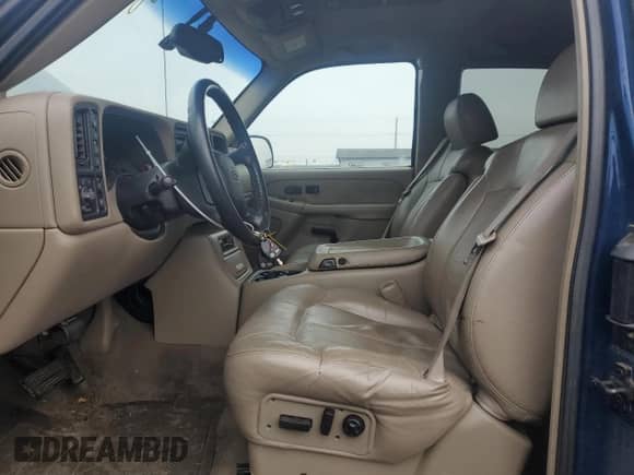 2002 Chevrolet Silverado 1500 LS z VIN 2GCEK19T621134585, wystawiony jako Copart lot #82629095 z przebiegiem 154 674 mil mil oraz Czysty tytuł • Clean title. Historia ofert i sprzedaży dostępna na DreamBid. Obrazek 7.