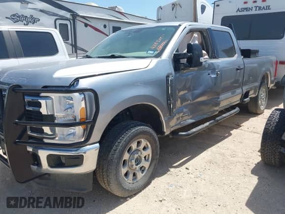 2023 Ford F-250 XL z VIN 1FT7W2BT9PEC29192, wystawiony jako IAAI lot #42893211 z przebiegiem Nie podano mil oraz . Historia ofert i sprzedaży dostępna na DreamBid. Obrazek 15.