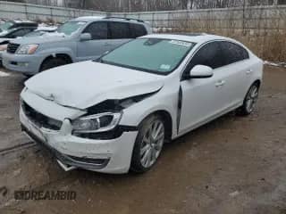 2018 Volvo S60 Inscription Platinum z VIN LYV402TMXJB168793, wystawiony jako Copart lot #37533434 z przebiegiem Nie podano mil oraz . Historia ofert i sprzedaży dostępna na DreamBid. Obrazek 1.