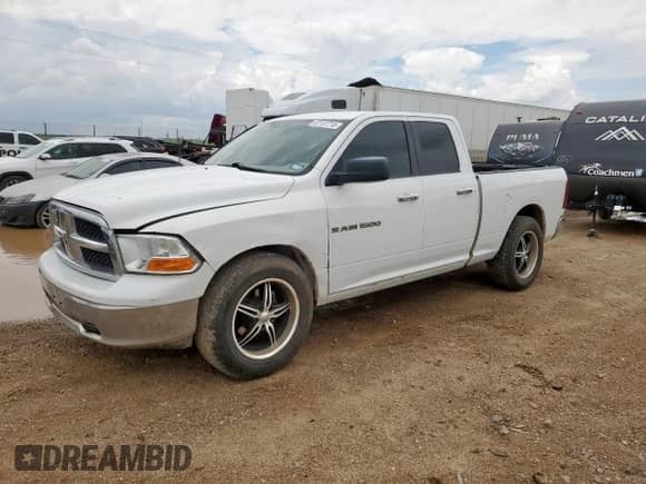 2011 Ram 1500 Big Horn z VIN 1D7RB1GP4BS547392, wystawiony jako Copart lot #67151715 z przebiegiem 179 808 mil mil oraz Czysty tytuł • Clean title. Historia ofert i sprzedaży dostępna na DreamBid. Obrazek 1.