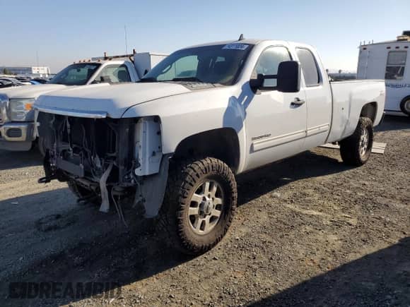 2011 Chevrolet Silverado 3500 z VIN 1GC5K0CG5BZ130847, wystawiony jako Copart lot #74311024 z przebiegiem 251 940 mil mil oraz Szkoda całkowita • Salvage title. Historia ofert i sprzedaży dostępna na DreamBid. Obrazek 1.