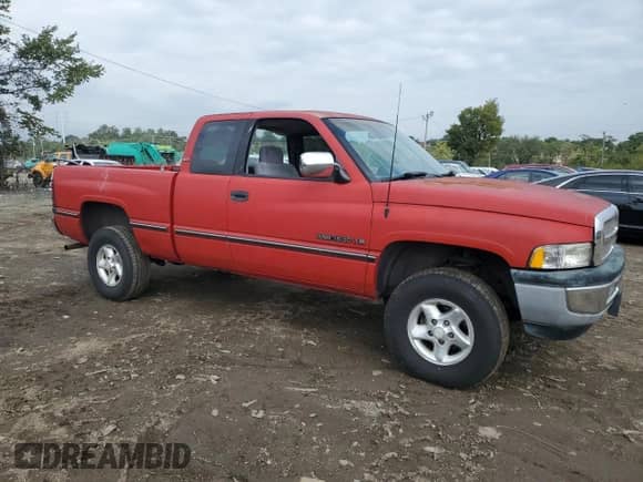 1997 Dodge 1500 z VIN 3B7HF13ZXVM599298, wystawiony jako Copart lot #74320614 z przebiegiem Nie podano mil oraz Czysty tytuł • Clean title. Historia ofert i sprzedaży dostępna na DreamBid. Obrazek 4.