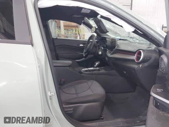 2024 Chevrolet Trax 1RS с VIN KL77LGE25RC096984, выставлен на аукционе IAAI как лот 42885758 с пробегом 11 153 миль миль и . История ставок и продаж доступна на DreamBid. Изображение 5.