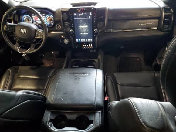 2021 Ram 1500 Limited z VIN 1C6SRFHM4MN819425, wystawiony jako Copart lot #54007005 z przebiegiem 80 648 mil mil oraz Szkoda całkowita • Salvage title. Historia ofert i sprzedaży dostępna na DreamBid. Obrazek 8.