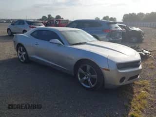 2010 Chevrolet Camaro LS z VIN 2G1FA1EV9A9199180, wystawiony jako IAAI lot #42968317 z przebiegiem 208 900 mil mil oraz . Historia ofert i sprzedaży dostępna na DreamBid. Obrazek 1.