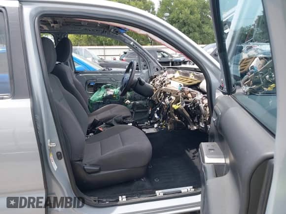 2019 Toyota Tacoma SR5 с VIN 3TMAZ5CN2KM096096, выставлен на аукционе IAAI как лот 42268939 с пробегом 82 935 миль миль и . История ставок и продаж доступна на DreamBid. Изображение 5.