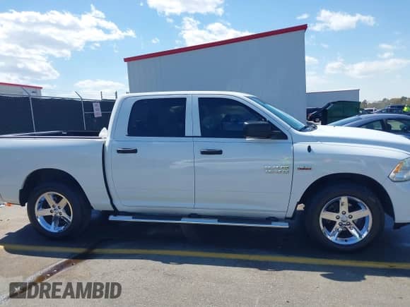 2017 Ram 1500 Express z VIN 3C6RR6KT5HG591934, wystawiony jako IAAI lot #41866623 z przebiegiem 88 183 mil mil oraz . Historia ofert i sprzedaży dostępna na DreamBid. Obrazek 13.