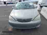 2005 Toyota Camry LE z VIN 4T1BE30K45U526897, wystawiony jako IAAI lot #43312206 z przebiegiem 215 644 mil mil oraz . Historia ofert i sprzedaży dostępna na DreamBid. Obrazek 6.