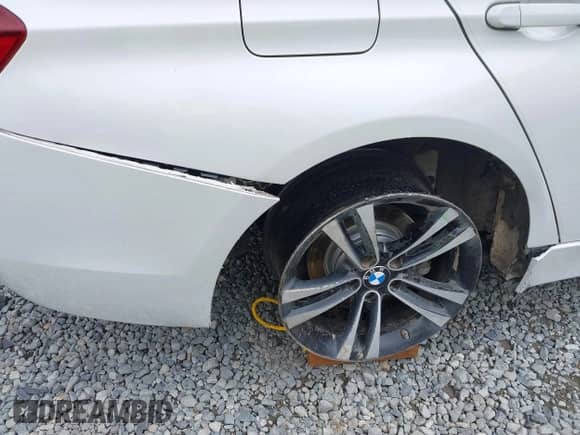 2018 BMW 3 Series 330i with VIN WBA8B9C54JEE81089, listed as a IAAI auction lot 42597662 with 35,277 mi miles and . Bid and sale history available at DreamBid. Image 18.