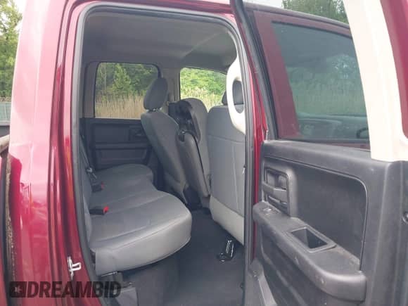 2017 Ram 1500 Tradesman z VIN 1C6RR7FT8HS620139, wystawiony jako IAAI lot #42206586 z przebiegiem 142 803 mil mil oraz . Historia ofert i sprzedaży dostępna na DreamBid. Obrazek 8.