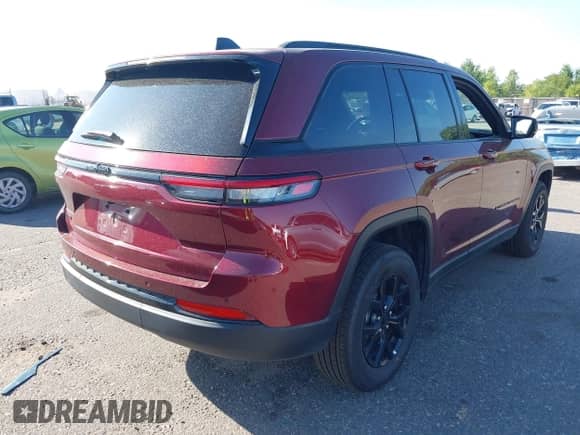 2025 Jeep Grand Cherokee Altitude z VIN 1C4RJHAG3S8699238, wystawiony jako IAAI lot #43027812 z przebiegiem 8 364 mil mil oraz . Historia ofert i sprzedaży dostępna na DreamBid. Obrazek 4.