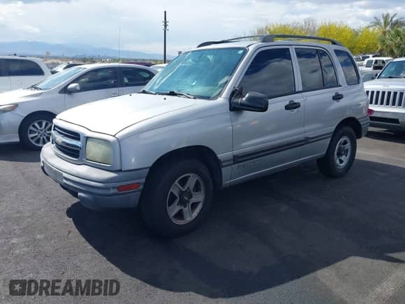2002 Chevrolet Tracker с VIN 2CNBE13C426951703, выставлен на аукционе IAAI как лот 42177942 с пробегом 186 096 миль миль и . История ставок и продаж доступна на DreamBid. Изображение 2.