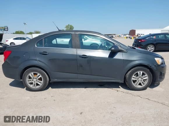 2014 Chevrolet Sonic LT с VIN 1G1JC5SH7E4187662, выставлен на аукционе IAAI как лот 43184116 с пробегом 150 136 миль миль и . История ставок и продаж доступна на DreamBid. Изображение 13.