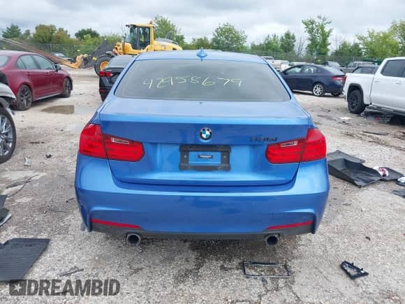 2014 BMW 3 Series 335i xDrive z VIN WBA3B9C54EP459210, wystawiony jako IAAI lot #42958679 z przebiegiem 94 321 mil mil oraz . Historia ofert i sprzedaży dostępna na DreamBid. Obrazek 16.