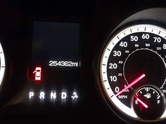 2013 Ram 1500 Tradesman z VIN 1C6RR6KT0DS592511, wystawiony jako IAAI lot #41280659 z przebiegiem 254 362 mil mil oraz . Historia ofert i sprzedaży dostępna na DreamBid. Obrazek 7.