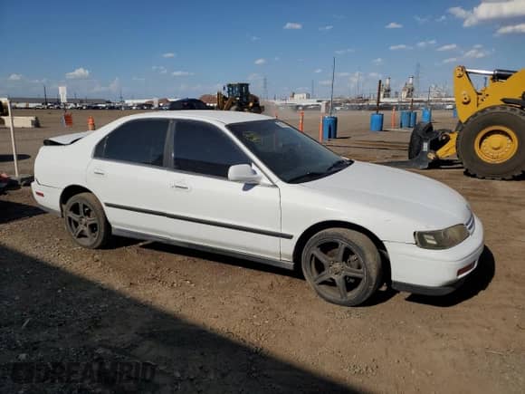 1995 Honda Accord LX z VIN 1HGCD5635SA055901, wystawiony jako Copart lot #58988965 z przebiegiem 253 309 mil mil oraz Szkoda całkowita • Salvage title. Historia ofert i sprzedaży dostępna na DreamBid. Obrazek 4.