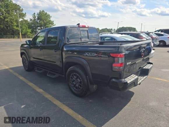 2022 Nissan Frontier Pro-X z VIN 1N6ED1EJ2NN603430, wystawiony jako Copart lot #81019685 z przebiegiem 143 529 mil mil oraz Czysty tytuł • Clean title. Historia ofert i sprzedaży dostępna na DreamBid. Obrazek 3.