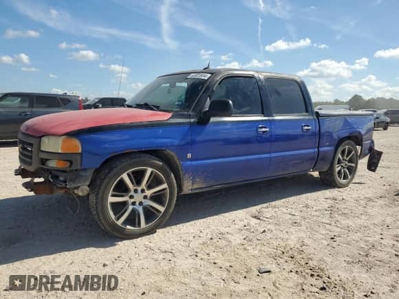 2004 GMC Sierra 1500 SLE with VIN 2GTEC13T041403284, listed as a Copart auction lot 67323934 with 245,694 mi miles and Salvage title. Bid and sale history available at DreamBid. Image 1.
