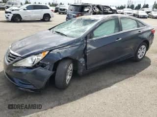 2013 Hyundai Sonata GLS z VIN 5NPEB4AC9DH504992, wystawiony jako Copart lot #82437835 z przebiegiem Nie podano mil oraz Szkoda całkowita • Salvage title. Historia ofert i sprzedaży dostępna na DreamBid. Obrazek 1.