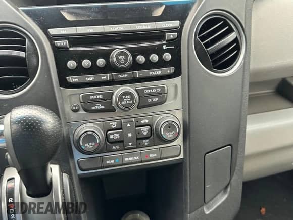 2014 Honda Pilot LX с VIN 5FNYF4H23EB036711, выставлен на аукционе Copart как лот 90319915 с пробегом 179 045 миль миль и Чистый • Clean title. История ставок и продаж доступна на DreamBid. Изображение 9.