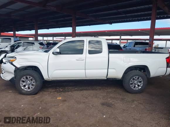 2020 Toyota Tacoma SR with VIN 5TFRX5GN8LX172046, listed as a IAAI auction lot 43432624 with 117,865 mi miles and . Bid and sale history available at DreamBid. Image 15.