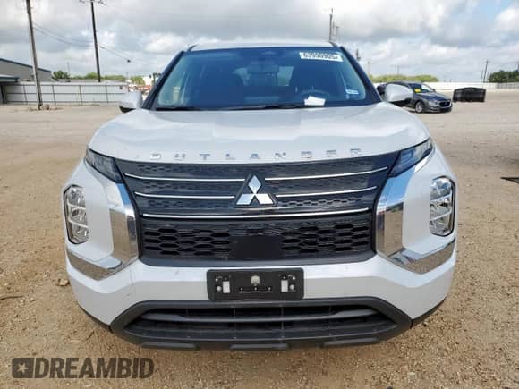 2024 Mitsubishi Outlander ES with VIN JA4J3UA88RZ078844, listed as a Copart auction lot 63990905 with 4,417 mi miles and Clean title. Bid and sale history available at DreamBid. Image 5.