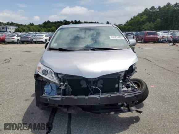 2018 Toyota Sienna XLE with VIN 5TDDZ3DCXJS198923, listed as a Copart auction lot 64501935 with 51,331 mi miles and Salvage title. Bid and sale history available at DreamBid. Image 5.