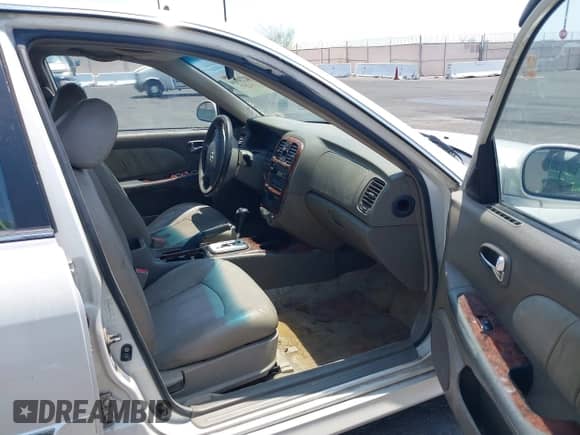 2002 Hyundai Sonata GLS z VIN KMHWF35H12A541379, wystawiony jako IAAI lot #42736860 z przebiegiem 190 682 mil mil oraz . Historia ofert i sprzedaży dostępna na DreamBid. Obrazek 5.