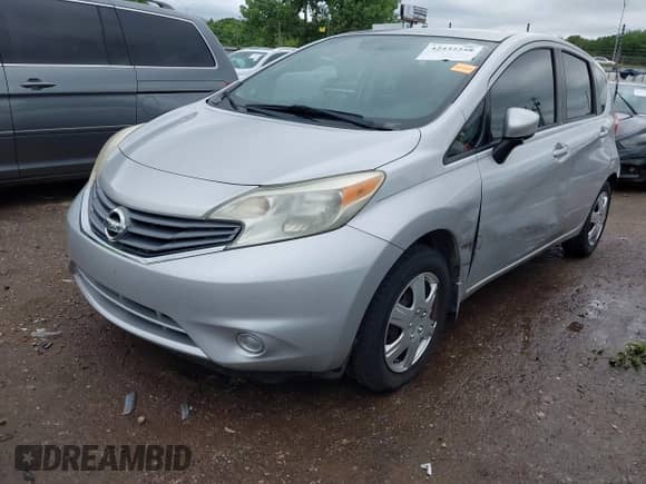 2015 Nissan Note SV z VIN 3N1CE2CPXFL399128, wystawiony jako IAAI lot #42532258 z przebiegiem 68 825 mil mil oraz . Historia ofert i sprzedaży dostępna na DreamBid. Obrazek 2.