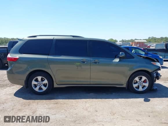 2018 Toyota Sienna LE Auto Access Seat with VIN 5TDKZ3DC3JS904010, listed as a IAAI auction lot 42037039 with 101,130 mi miles and . Bid and sale history available at DreamBid. Image 14.